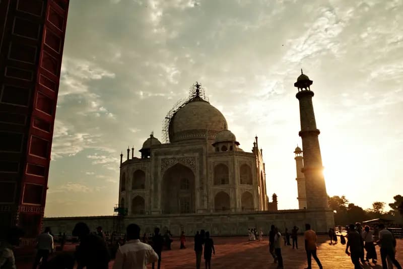 From Delhi: Private Taj Mahal and Agra Day Tour with 5* Meal in Agra 