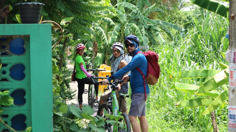 Bangkok Temples, Canals & Local Life Bike Tour 3