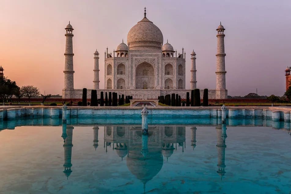 From Delhi: Taj Mahal & Agra Private Day Trip with Transfers