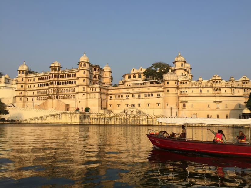 Udaipur: Full-Day Sightseeing Tour with Official Tour Guide in Udaipur - Discover the best tours in Udaipur with licensed local guides. City Palace tours, Lake Pichola boat rides, heritage walks & authentic Rajasthan experiences.