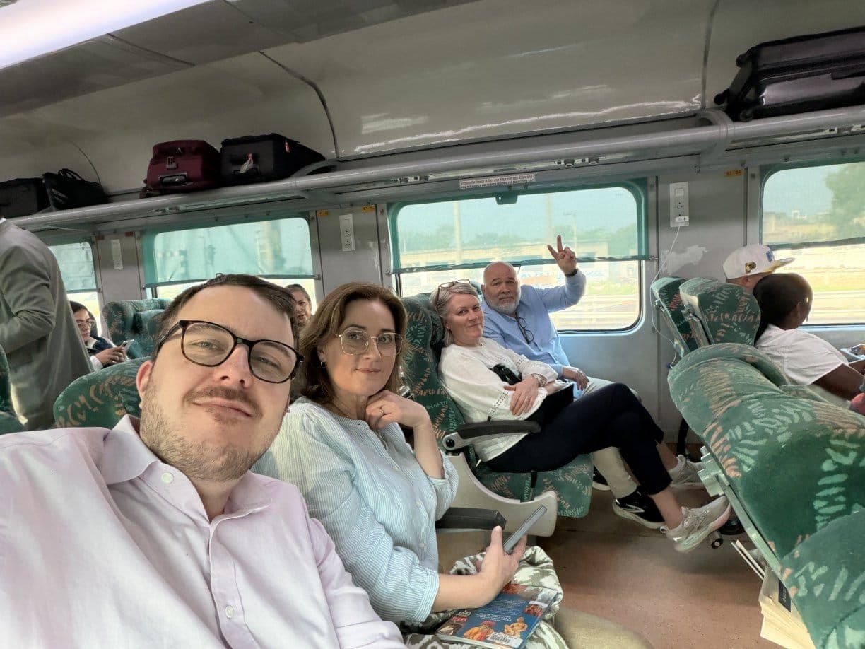 Delhi Agra Round Trip By Gatimaan Train With CNF Tickets