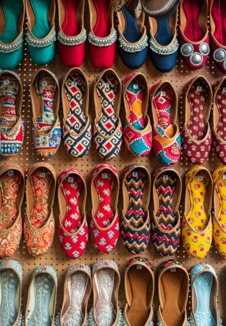 Delhi: Guided Shopping Tour Experience with Female Expert 2