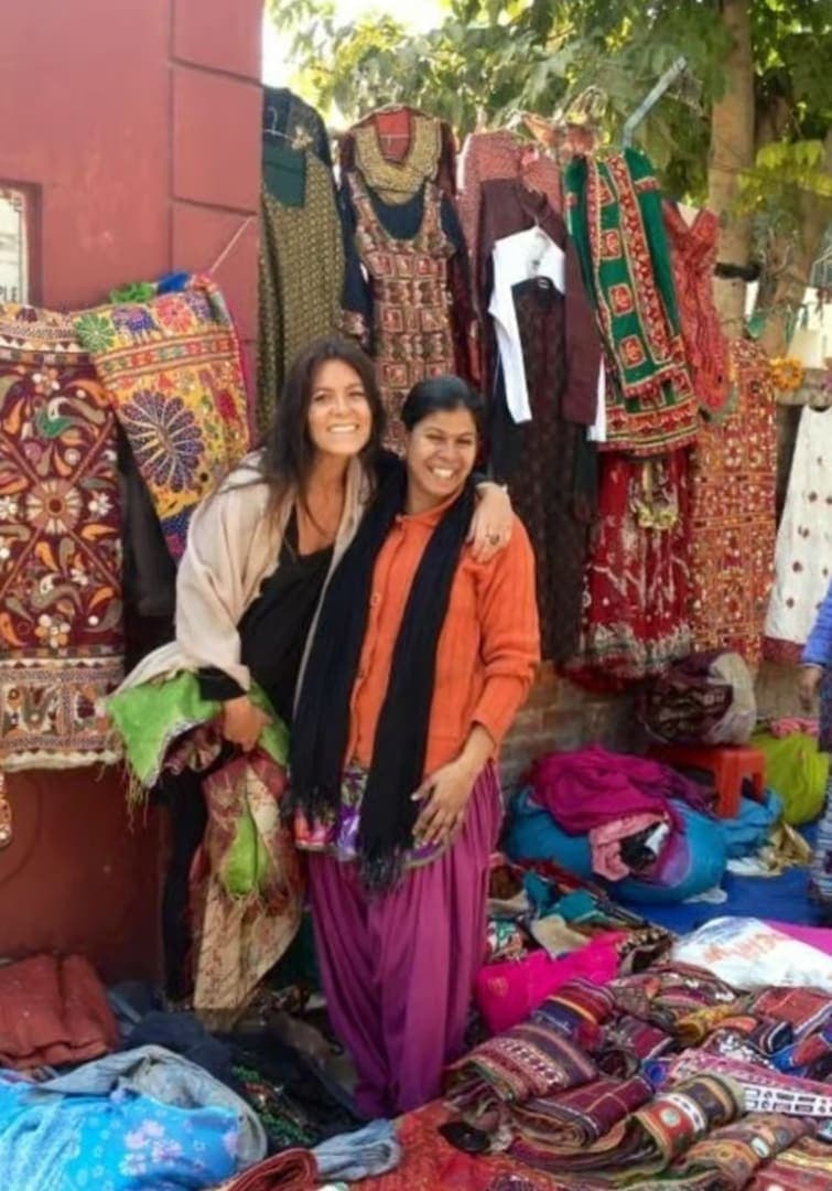 Delhi: Guided Shopping Tour Experience with Female Expert 3