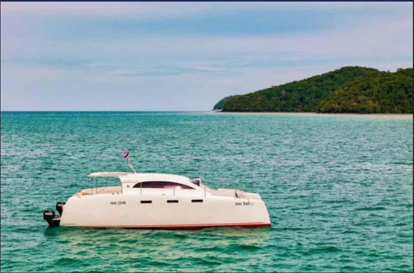 Chilli — 38ft Luxury Catamaran (Up to 15 Guests)