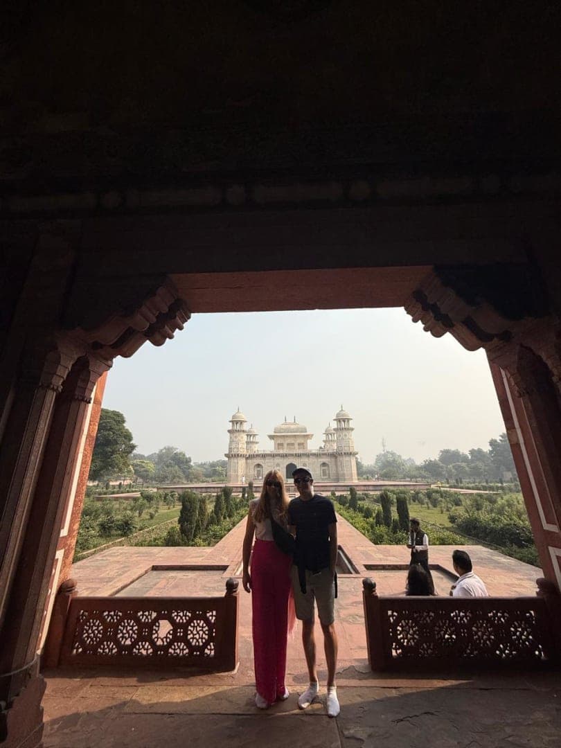 Taj Mahal overnight tour from Mumbai by flight 2