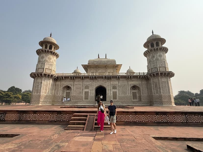Taj Mahal overnight tour from Mumbai by flight 3