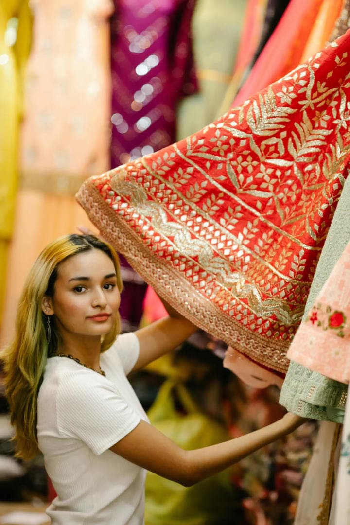 Jaipur Shopping Tour Experience with Male/Female Expert Guide in Jaipur - Discover the best tours in Jaipur with licensed local guides. City Palace tours, Hawa Mahal visits, heritage walks & authentic Rajasthan experiences.