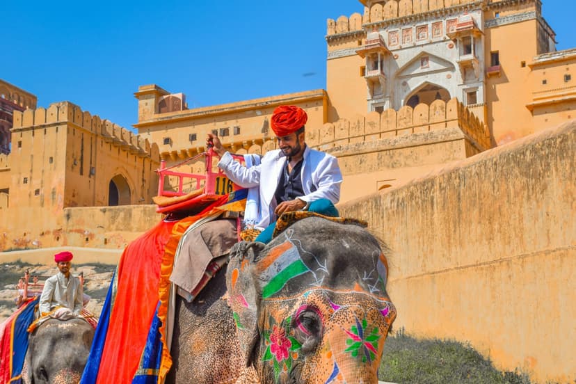 Jaipur Full day guided tour in Jaipur - Discover the best tours in Jaipur with licensed local guides. City Palace tours, Hawa Mahal visits, heritage walks & authentic Rajasthan experiences.