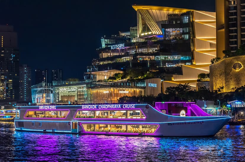 Bangkok Chao Phraya Dinner Cruise: 5-Star Luxury River Experience — guided tour in Bangkok