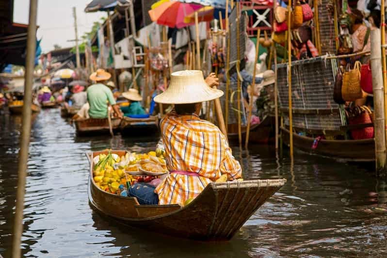 Bangkok: Damnoen Saduak Market and Maeklong Railway Market — guided tour in Bangkok