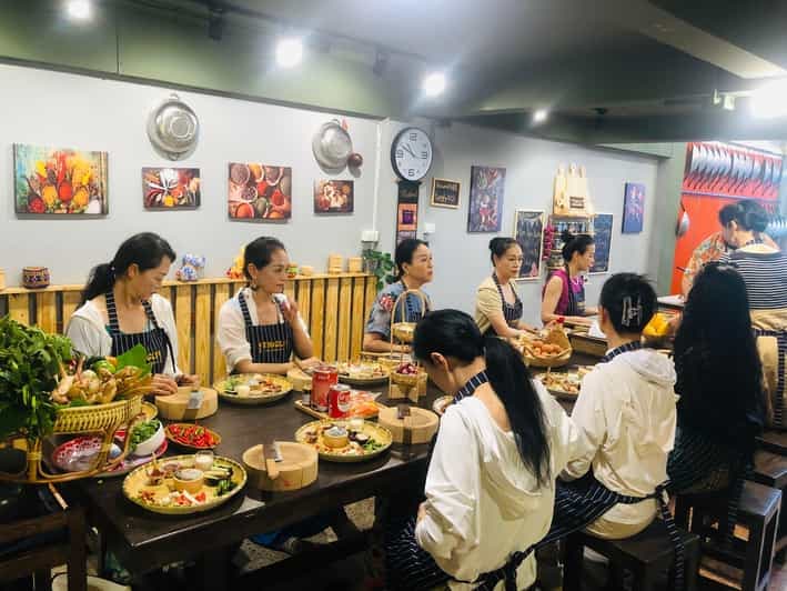 Bangkok: Tingly Thai Cooking School Half-Day Cooking Class — guided tour in Bangkok