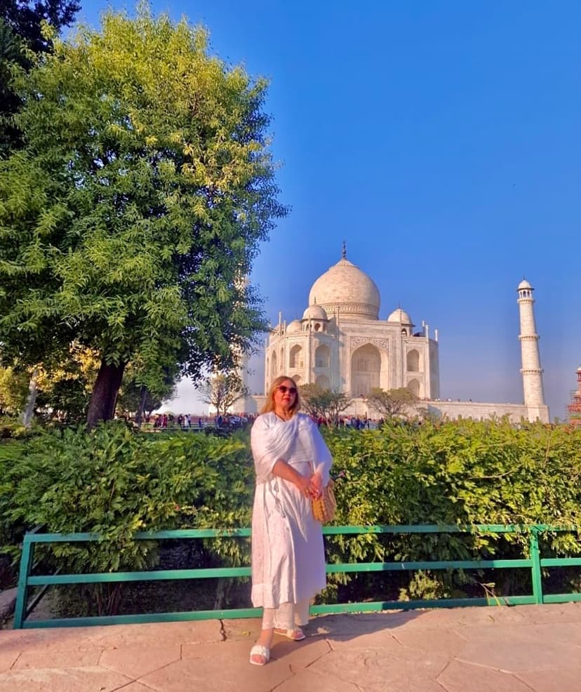 Taj Mahal Sunrise Tour From Delhi By Car — guided tour in Agra