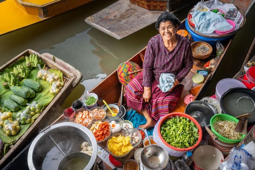 Railway & Damnoen Saduak Floating Market Tour — guided tour in Bangkok