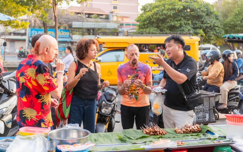 Chiang Mai After Dark: Golden-lit Temples & Lanna Food Trail — guided tour in Chiang Mai