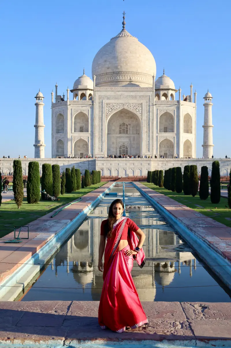 Female Guide for Taj Mahal