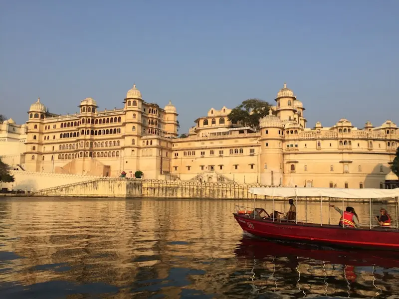 Udaipur: Monsoon Palace & Fateh Sagar Lake Sunset in Udaipur 